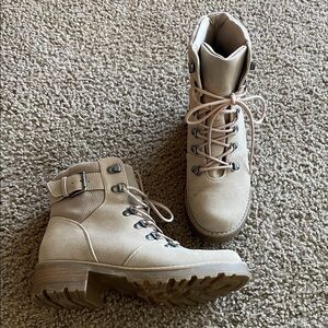 Universal Thread Beige Combat Boots